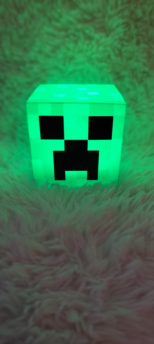 Creeper jellegű lámpa